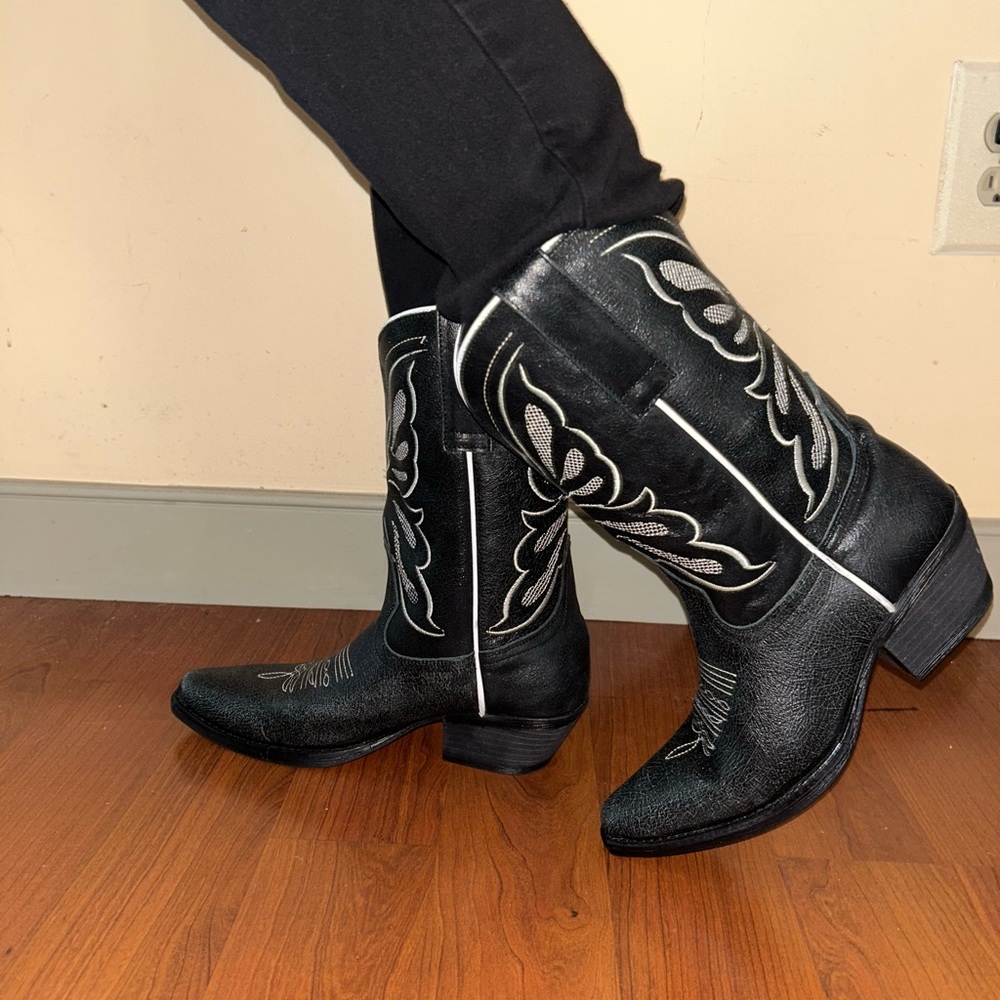 Women’s Black Butterfly Cowboy Boots - Size 8 1/2
